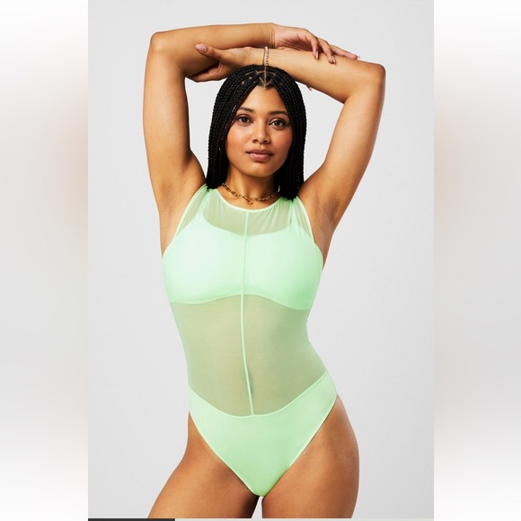 Fabletics mesh top and windbreaker pants - Picture 2 of 8